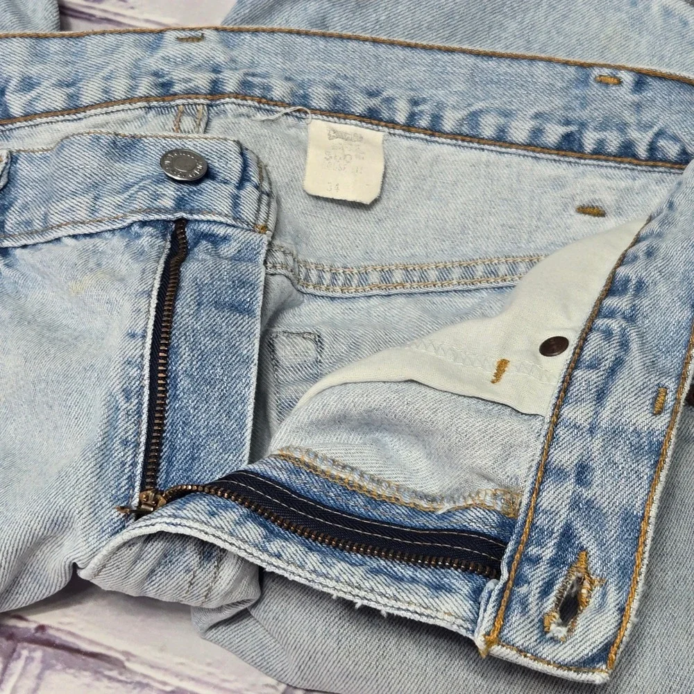 Vintage Levis 560 Loose Fit Denim Shorts Mens 34 Light Wash Distressed 90s Baggy
